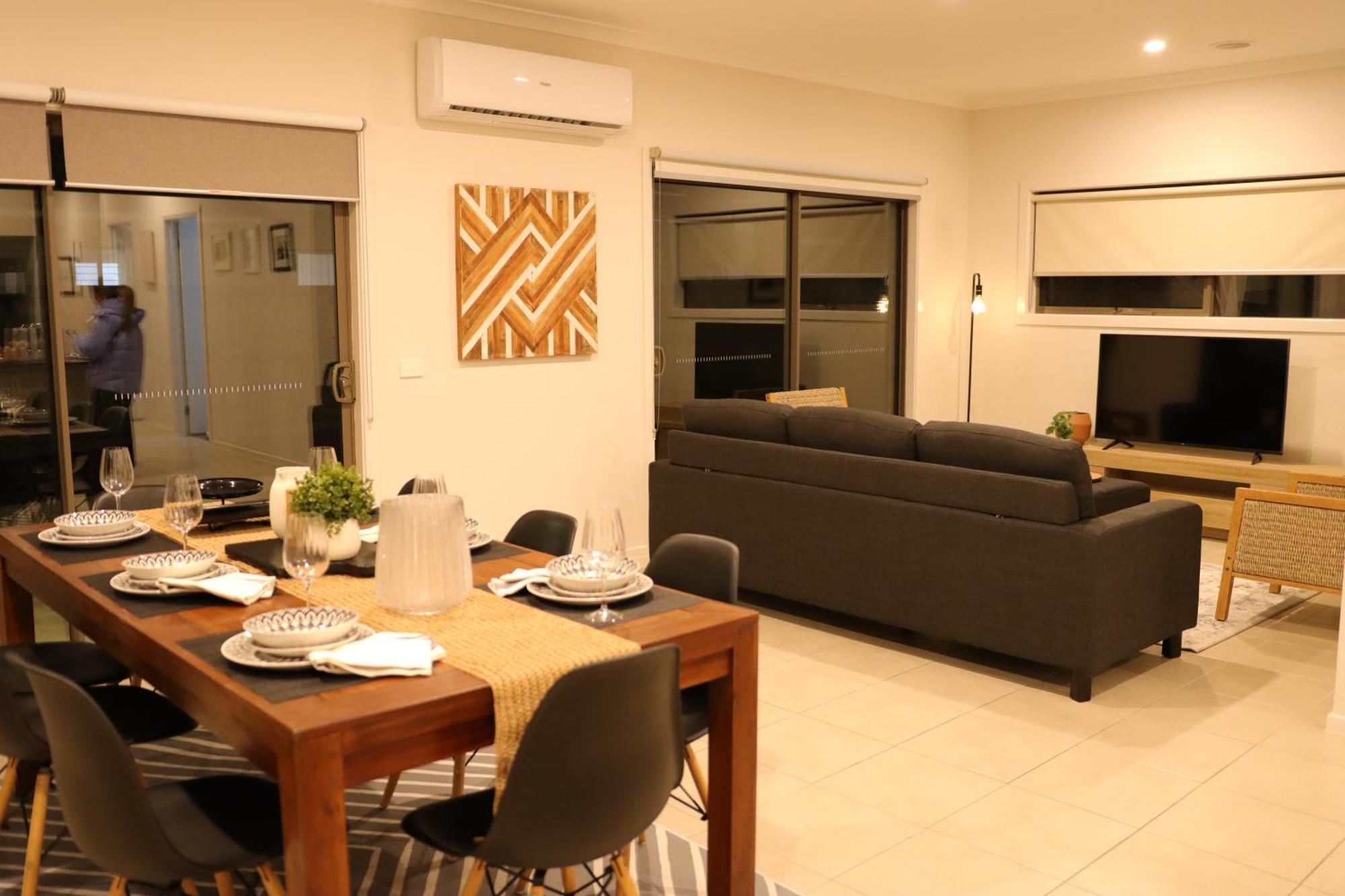 Melbourne Holiday House For 15 Peoples In Sanctuary Lake Point Cook Exterior foto