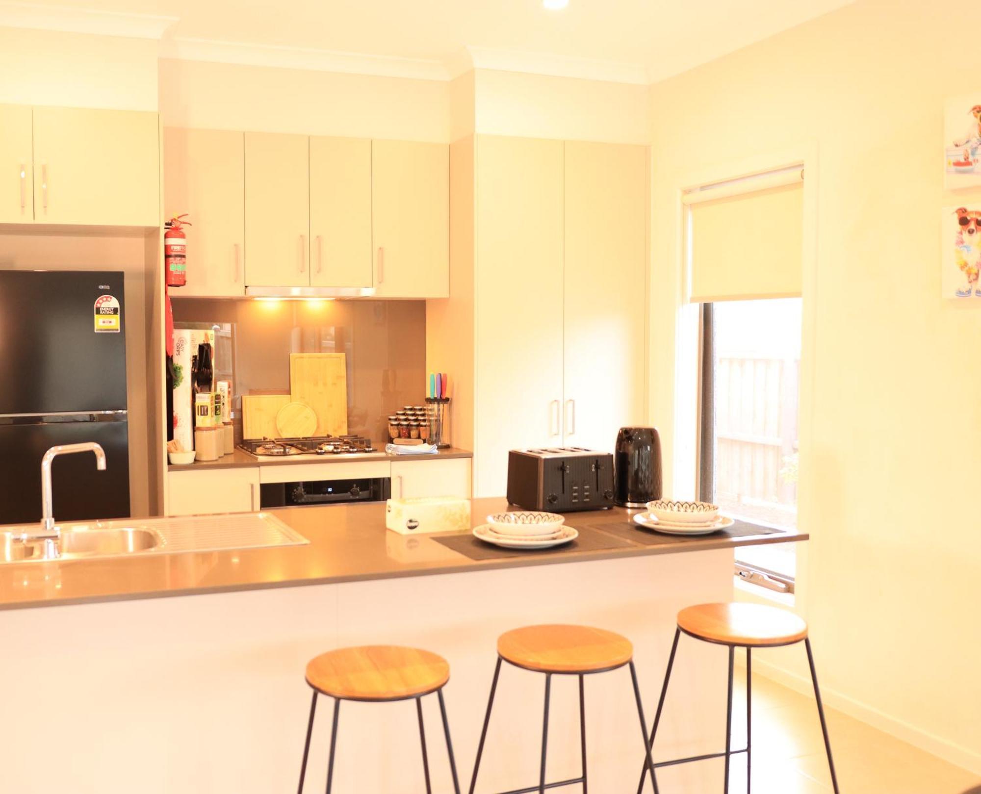 Melbourne Holiday House For 15 Peoples In Sanctuary Lake Point Cook Exterior foto